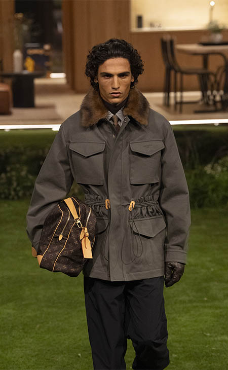 أسبوع باريس للموضة: الفخامة الهادئة في مجموعة لويس فويتون